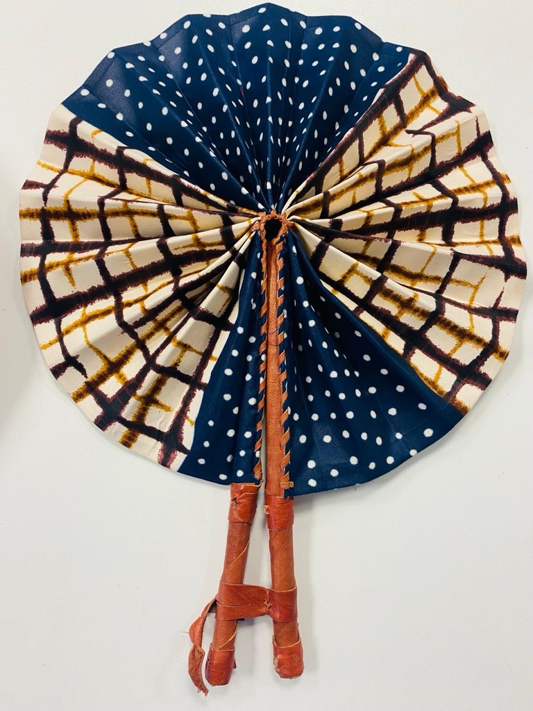Fächer blau-weiß mit Dots